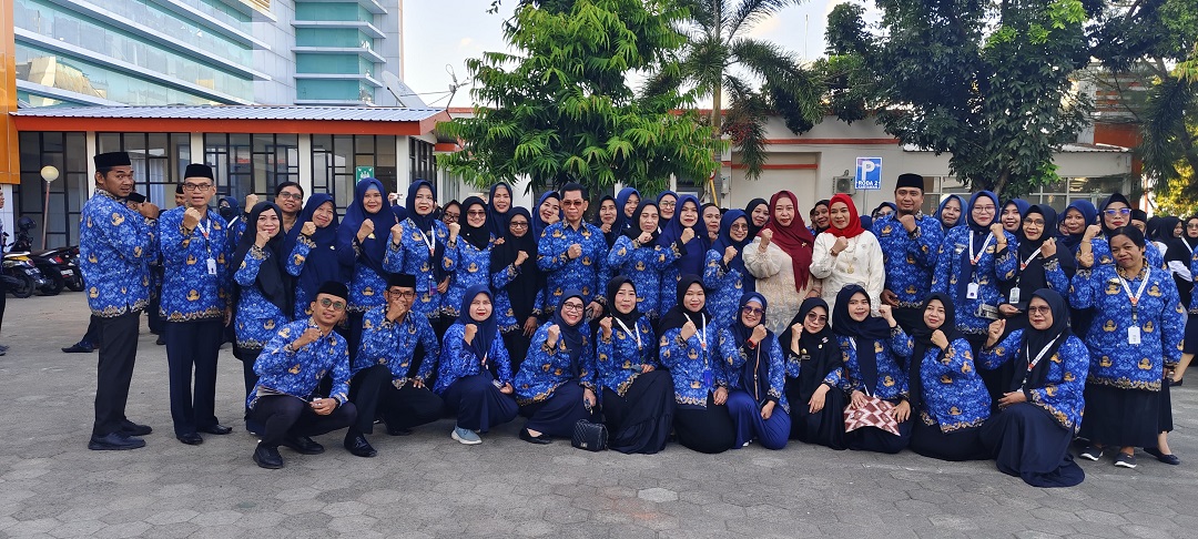 Khidmat Upacara HUT Kemerdekaan di RSUD Andi Makkasau, Direktur Bacakan Sambutan Seragam Gubernur 