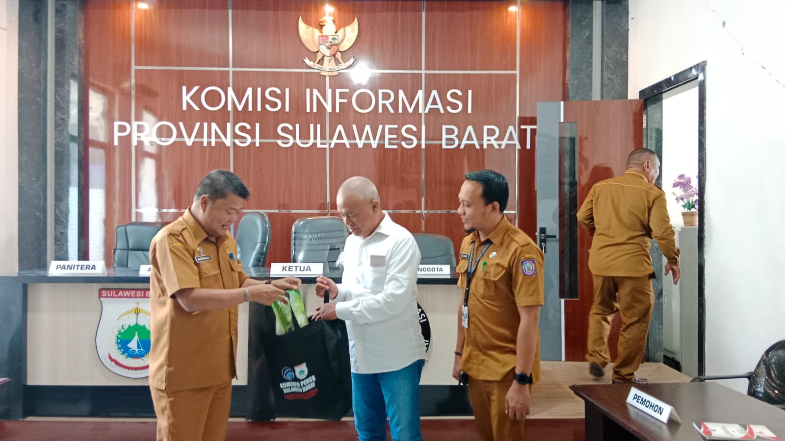Promosikan Potensi Sulbar, Dinas Kominfo Jadikan Produk UMKM Sebagai Cindera Mata Untuk Tamu Luar Daerah