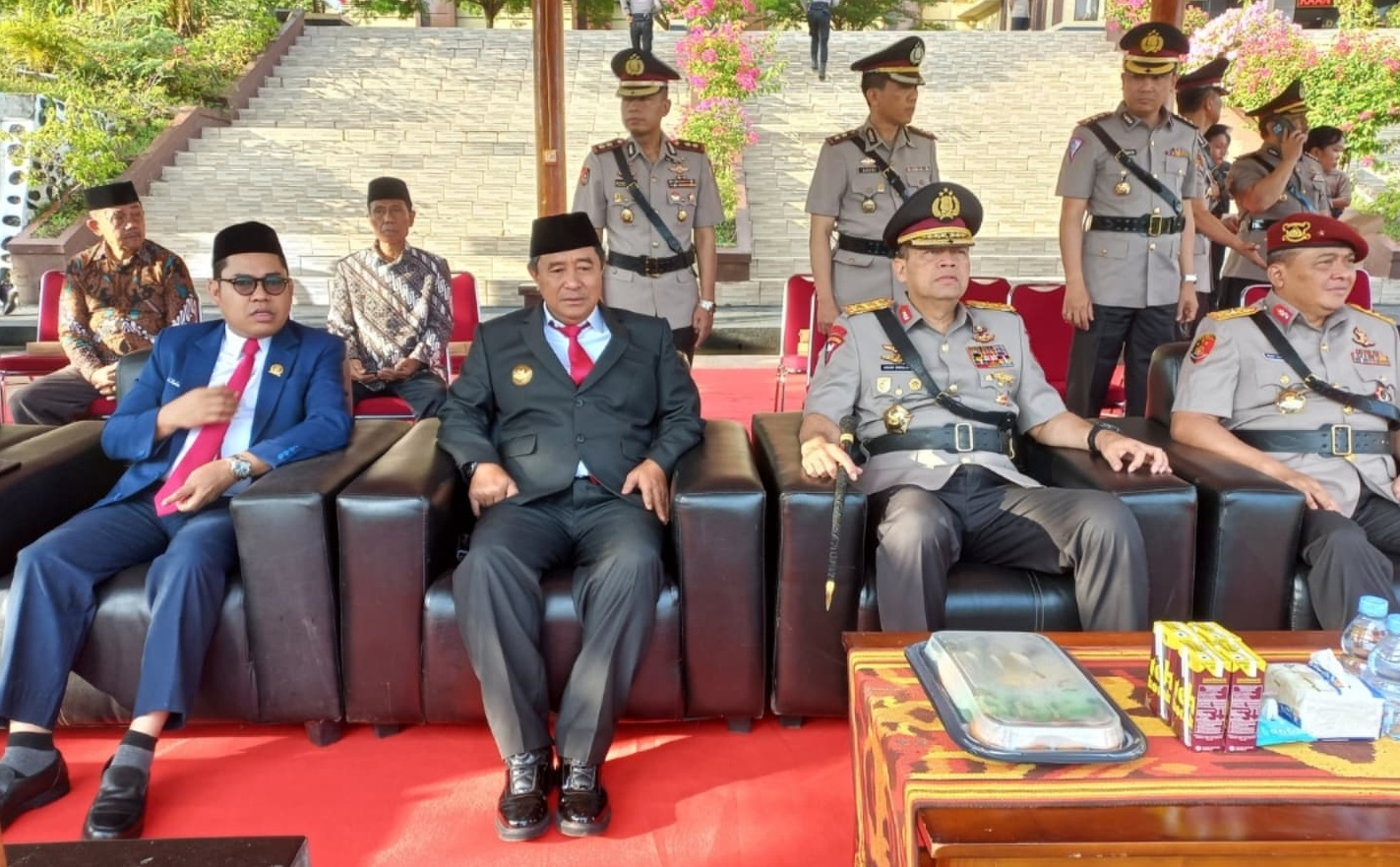 Pj Gubernur Bersama Pimpinan DPRD Sulbar Hadiri Upacara Peringatan Hari Juang Polri