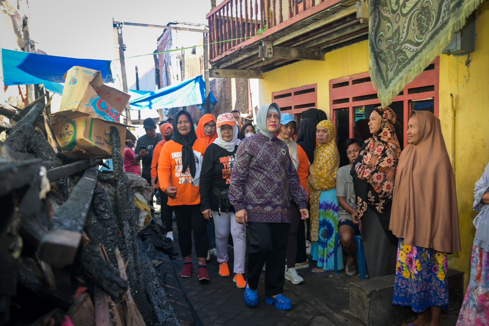 Indira Berikan Dukungan Materil dan Moril untuk Korban Kebakaran di Maccini Gusung