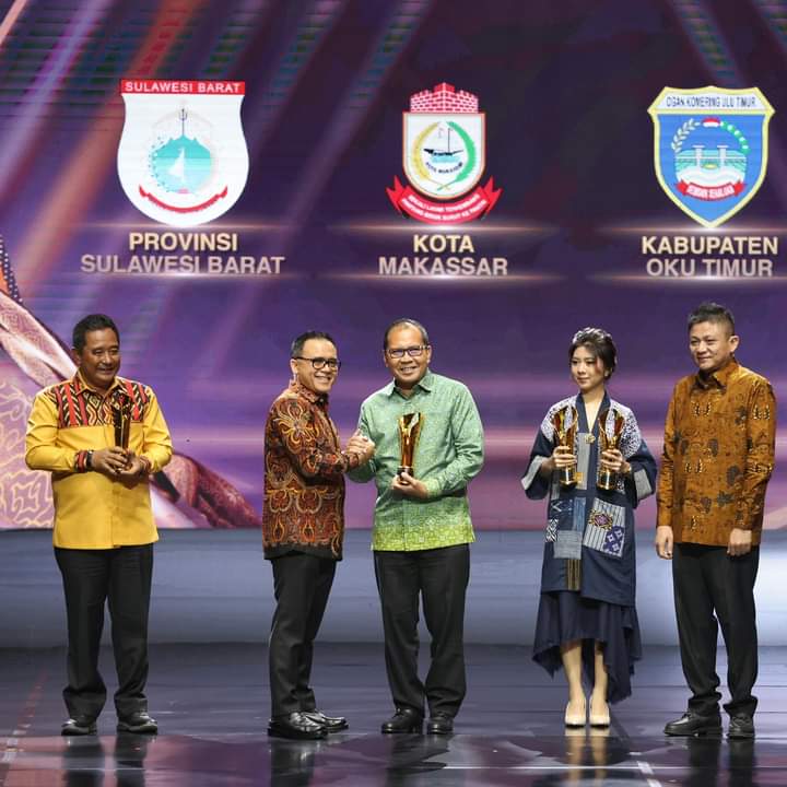 Danny Pomanto Terima Penghargaan Pemimpin Daerah 2024, Atas Inovasi Wujudkan Makassar Low Carbon City