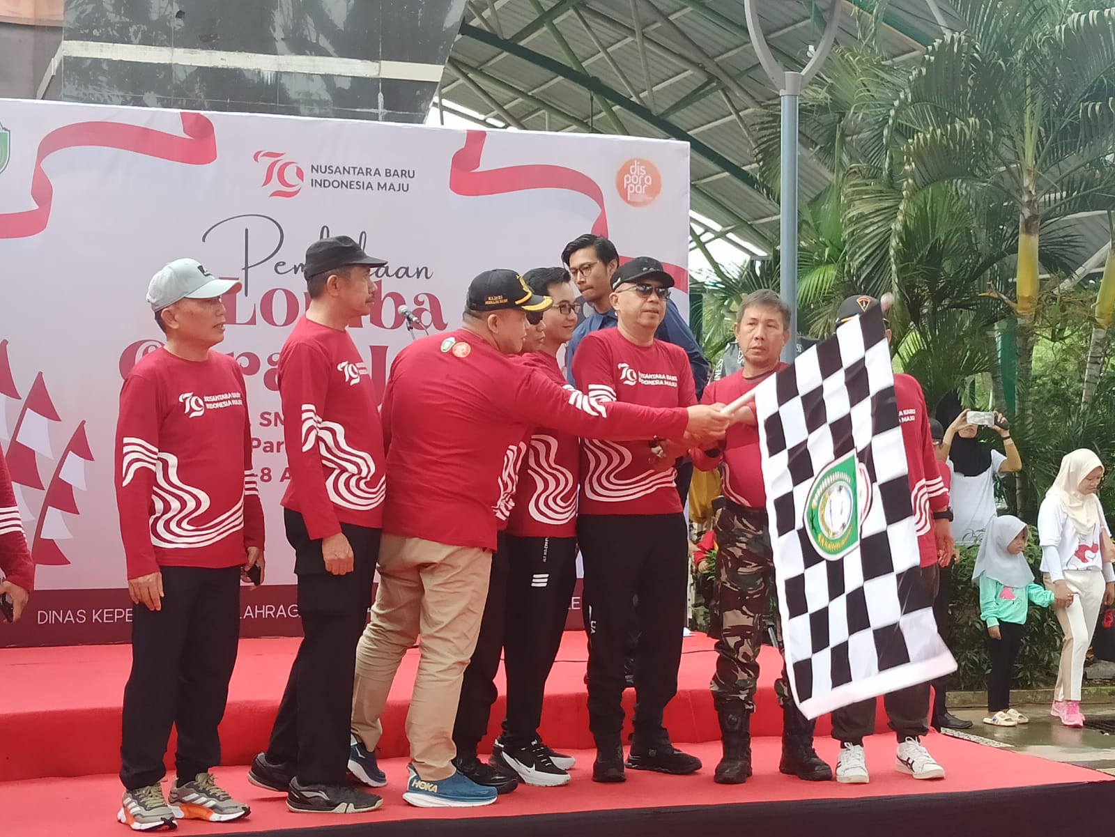 Semarak HUT ke-79 Kemerdekaan, Pj Wali Kota Akbar Ali Bangga Lepas Lomba Gerak Jalan SD se-Parepare 