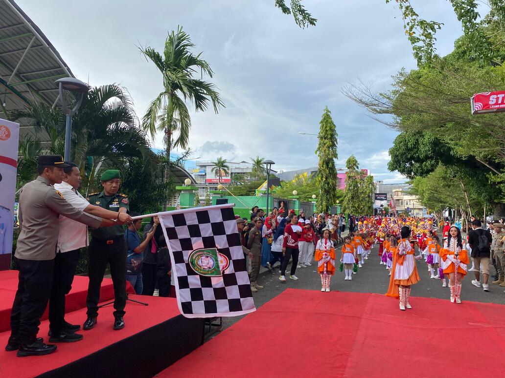 Hari Kedua, Puluhan Barisan Pelajar SD se-Parepare Semangat Lomba Gerak Jalan HUT Kemerdekaan 