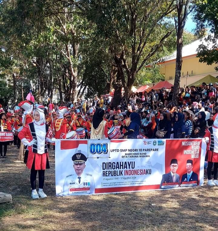 Marching Band Gita Taruna Wibawa SMPN 10 Parepare Tebar Pesona di Lomba HUT Kemerdekaan 