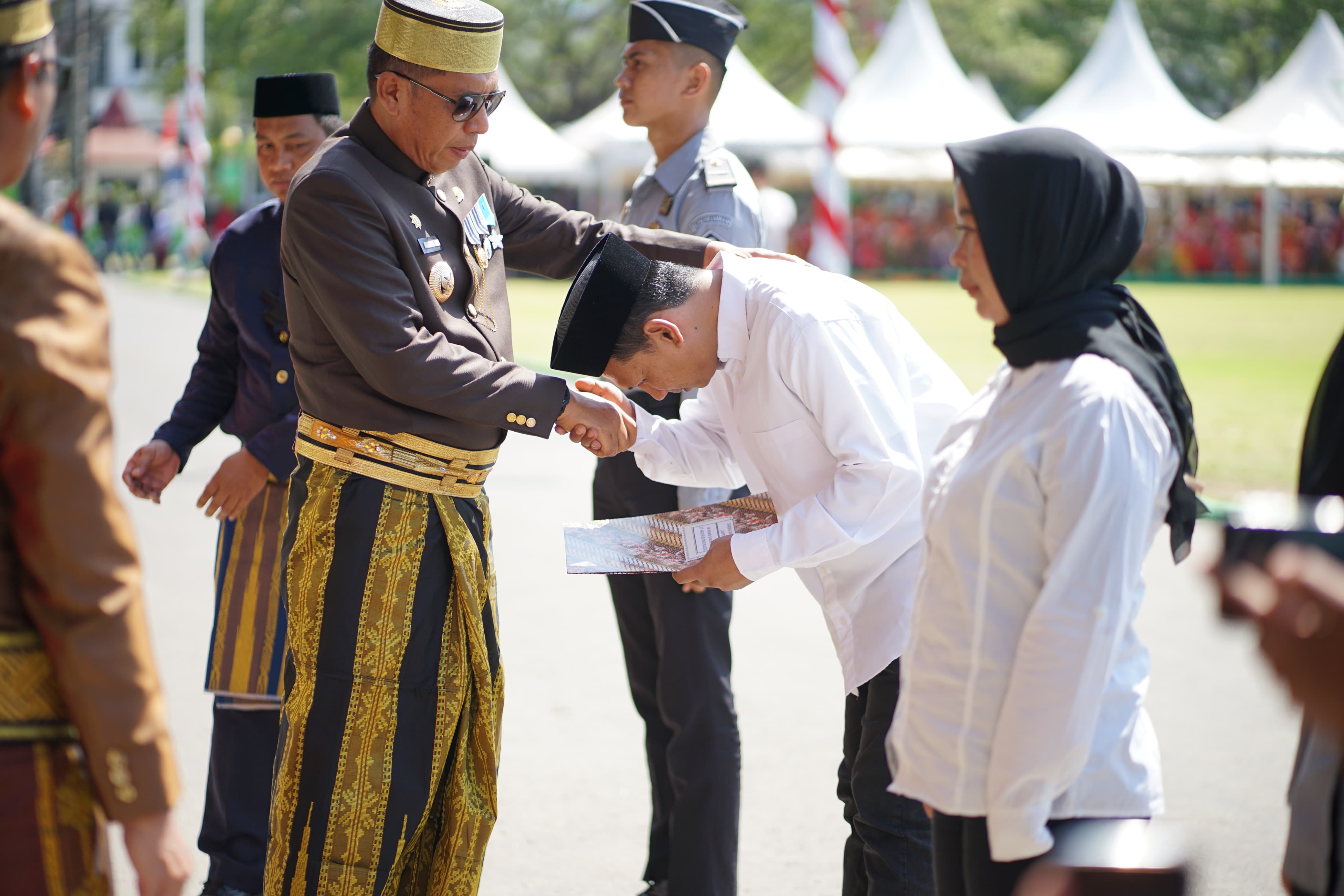Kado HUT Kemerdekaan, Pj Wali Kota Akbar Ali Serahkan SK Remisi ke 379 Warga Binaan Lapas