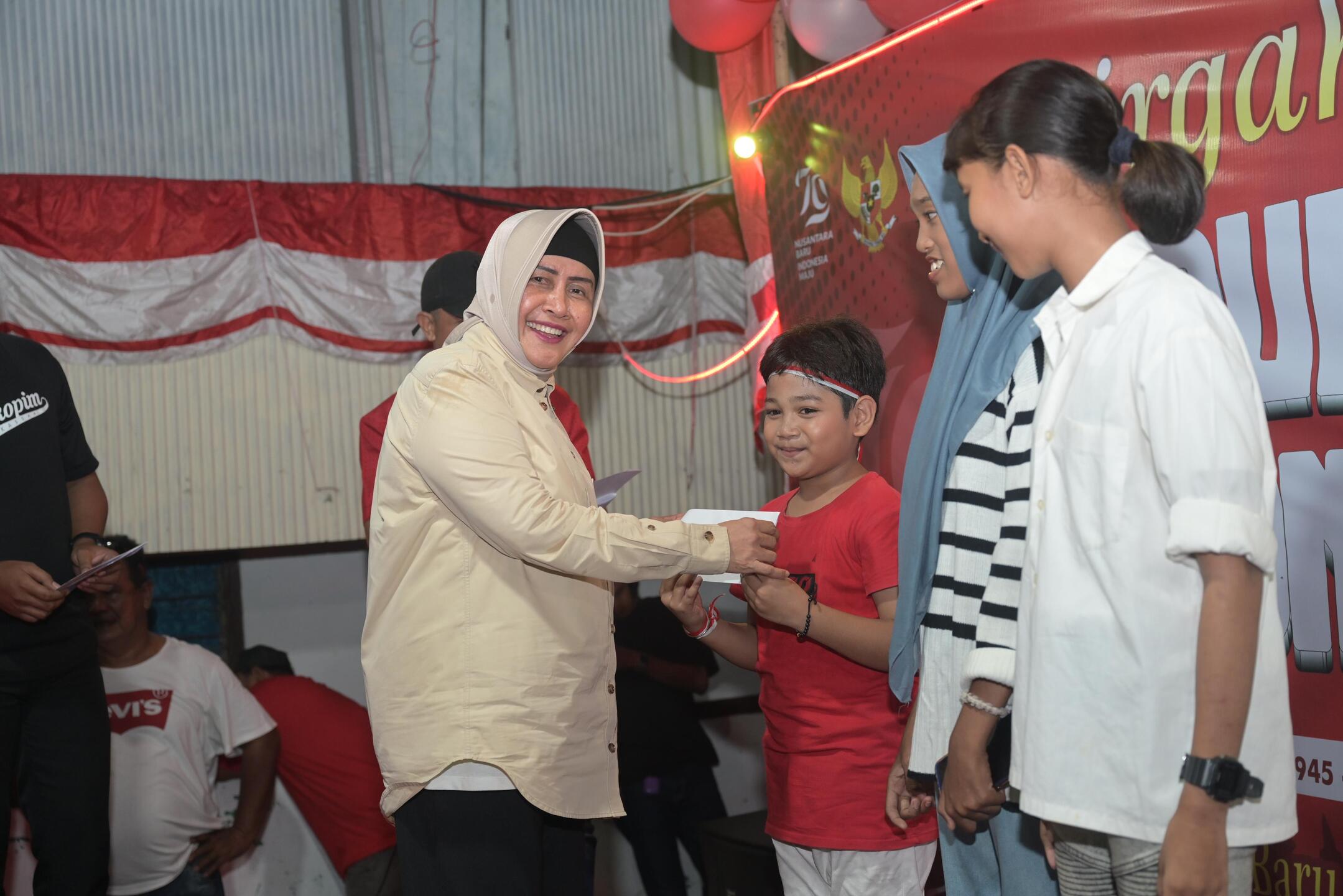 Indira Yusuf Ismail Apresiasi Pemuda Kakaktua III Gelar Pesta Rakyat Meriahkan HUT RI