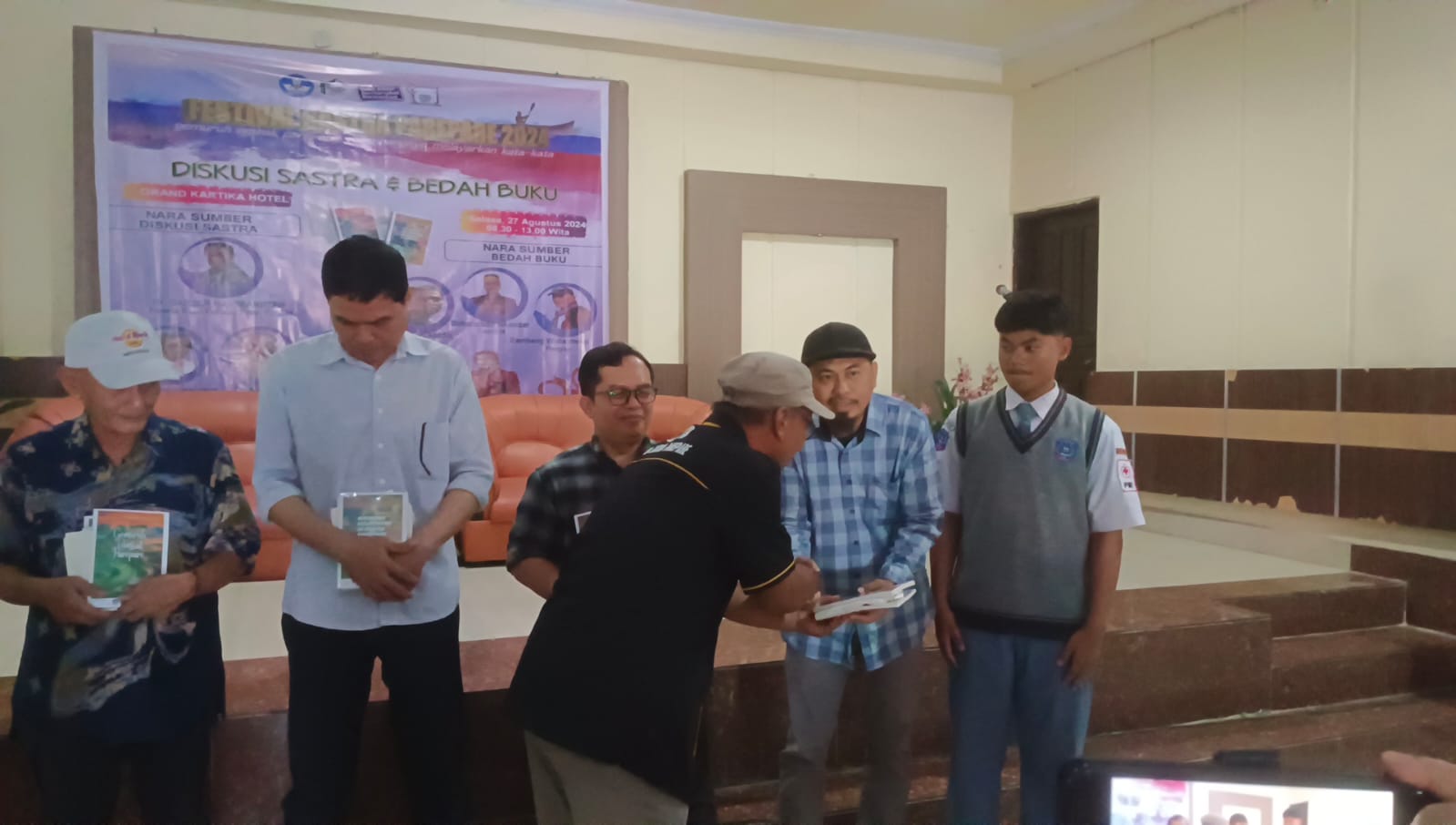 Hadiri Diskusi Sastra dan Bedah Buku, Kepala Balai Bahasa Sulsel Sebut Keren Festival Sastra di Parepare 