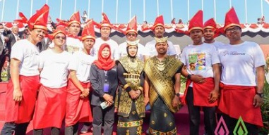 Hadiri HUT RI ke 79 di Pantai Losari, Kadispar Makassar Kenakan Pakaian Adat NTT