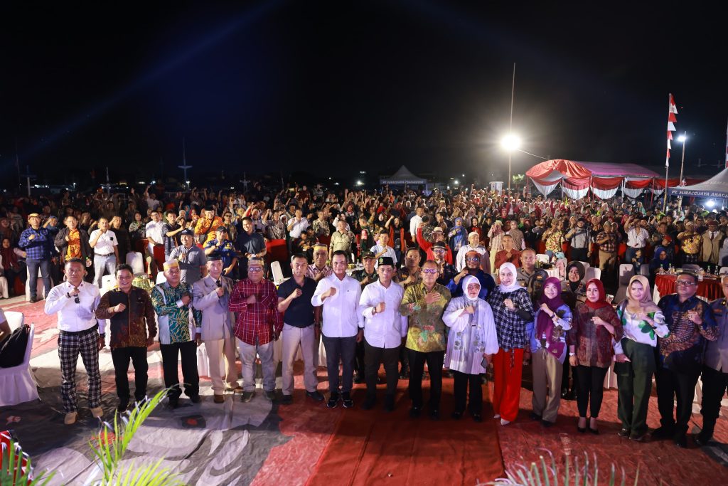 Masyarakat Ujung Tanah Antusias Sambut Danny Pomanto-Indira di Pesta Rakyat