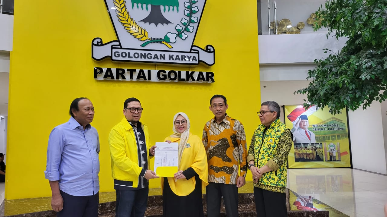 Erna Taufan-RSA Resmi Terima Rekomendasi Golkar Bertarung di Pilkada Parepare 
