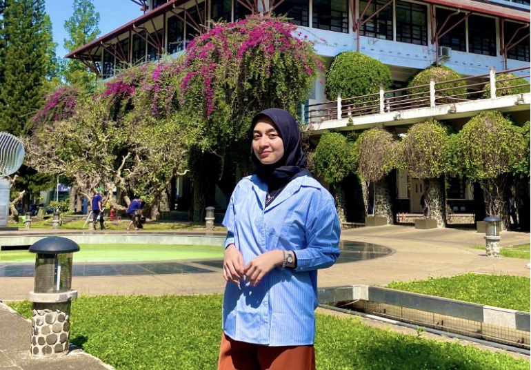 Keren! Baru 24 Tahun, Maya Nabila Sudah Raih Gelar Doktor dari ITB