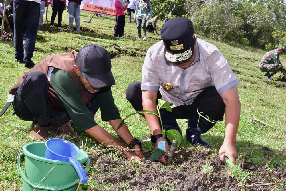 Banjir Kembali Landa Kabupaten Luwu, Pj Gubernur Bahtiar: Masyarakat Harus Diedukasi untuk Kembali Menanam Pohon