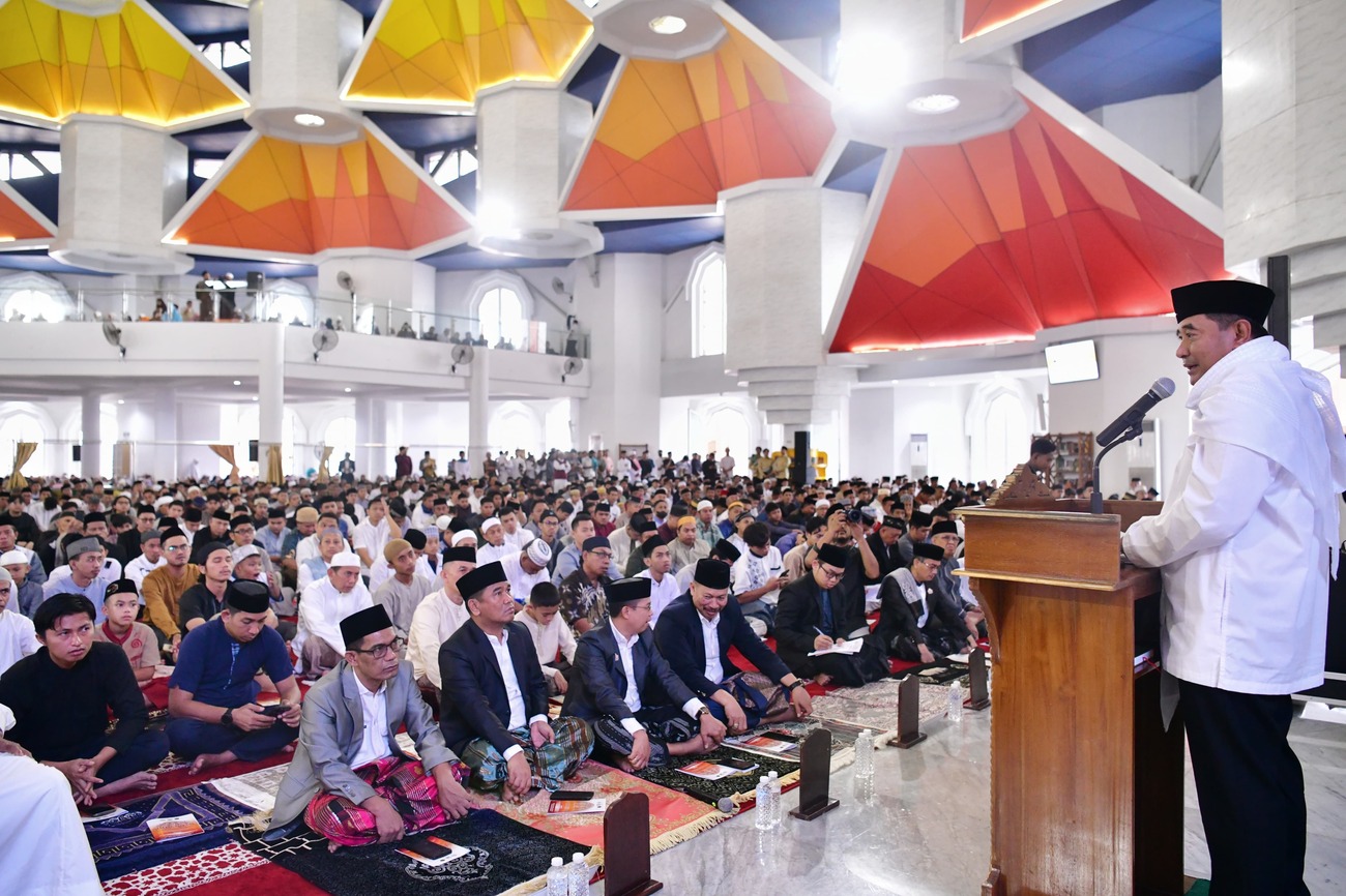 Pj Gubernur Sulsel Sebut Idul Fitri Momentum Mengikhlaskan dan Memaafkan