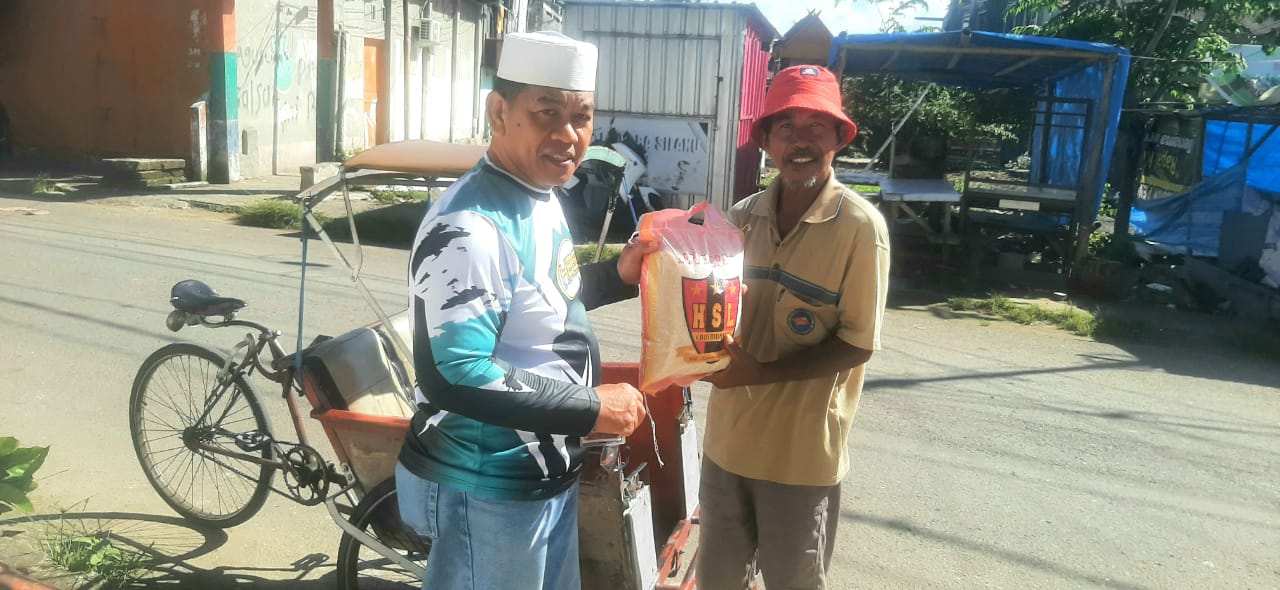 Tukang Becak dan Ojek Offline Dapat Berkah Ramadan dari HSL, "Terima Kasih Pak HSL Rezekinya Dibalas Berlipat Ganda"