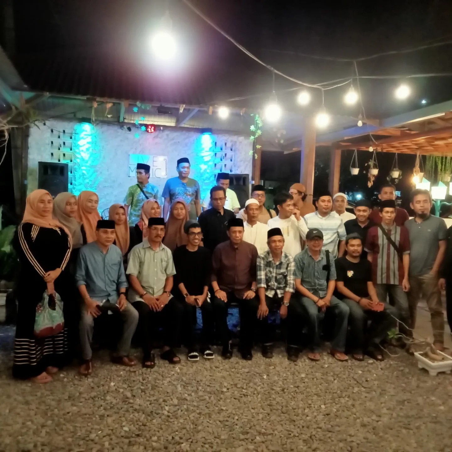 Kadis Kominfopers Pasangkayu Jelaskan Tentang Publisher Righ saat Bincang-bincang dan Buka Puasa Bersama Jurnalis
