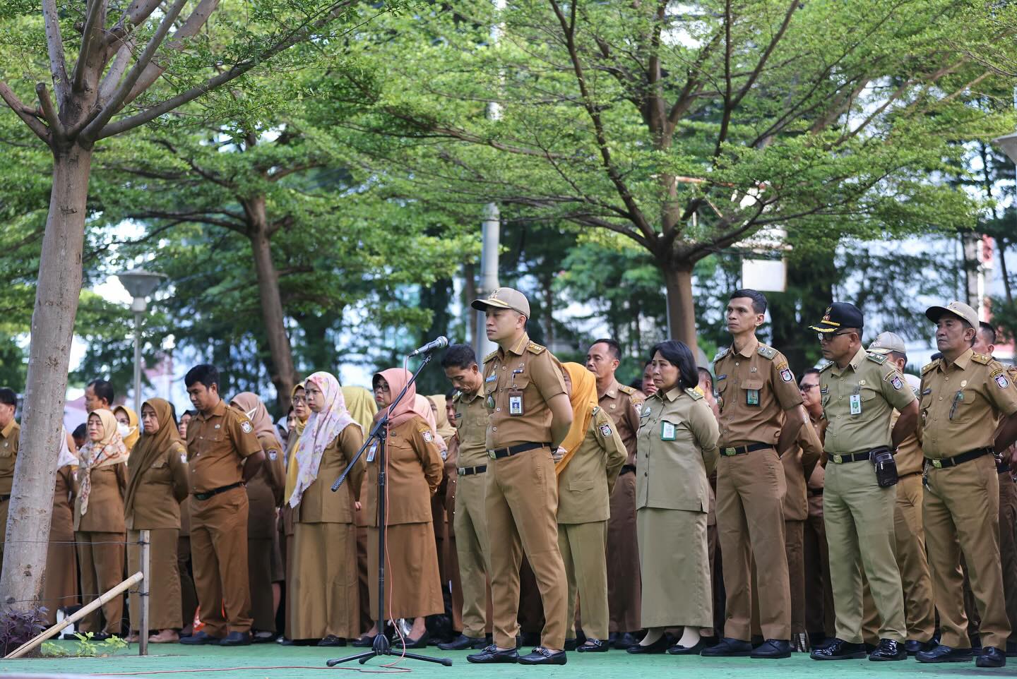 Camat Ujung Tanah Jadi Pemimpin Upacara di Balaikota pada Hari Pertama Kerja