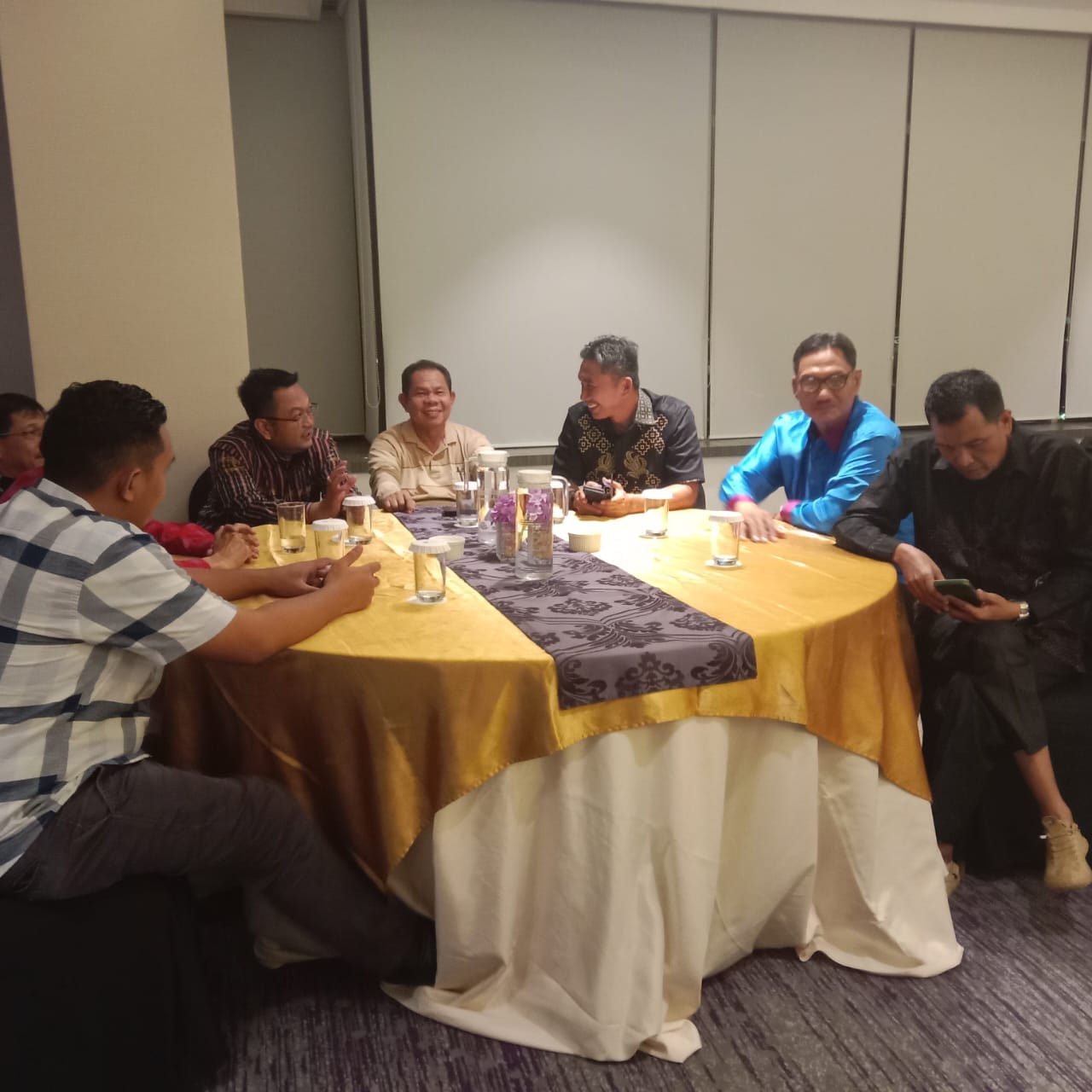 Kadis Dikbud Sulbar Dampingi Pj Gubernur Terima Penghargaan dari Kaukus Pejuang Sulbar