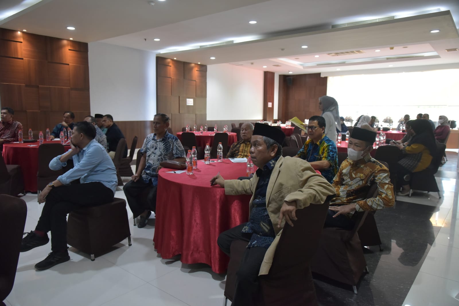 Marigun Rasyid Bersama Tim Panja LKPj Gubernur Rapat Bersama Tim Pakar Unhas