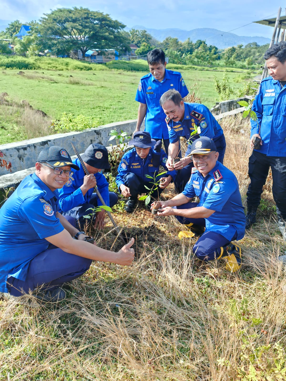 Peringatan Hari Bumi, Dinas Damkar Parepare Lakukan Penanaman Pohon