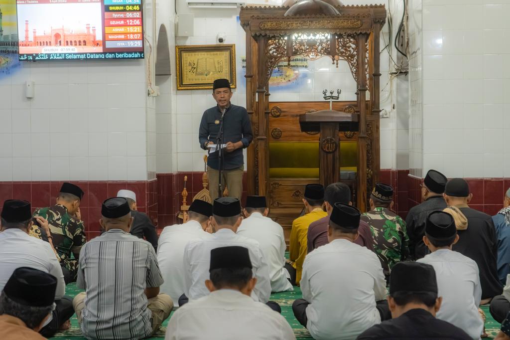 Imam Masjid Agung Pimpin Salat Id di Lapangan Andi Makkasau, Khatib dari UIN Alauddin, Akbar Ali Ingatkan Taatilah Pemimpinmu 