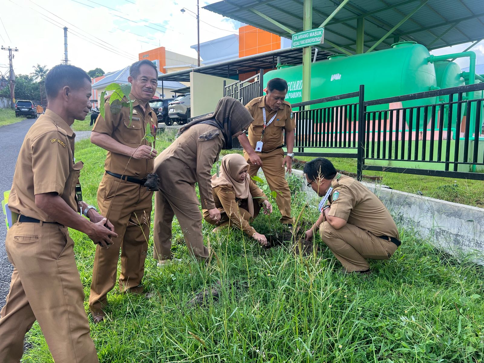 Hari Bumi, Jajaran RSUD Andi Makkasau Tanam Pohon dan Kampanyekan Setop Sampah Plastik