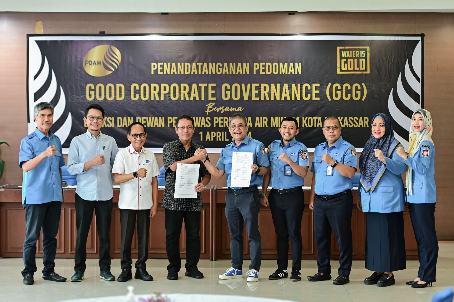 Direksi dan Dewas PDAM Makassar Tandatangan Pedoman GCG