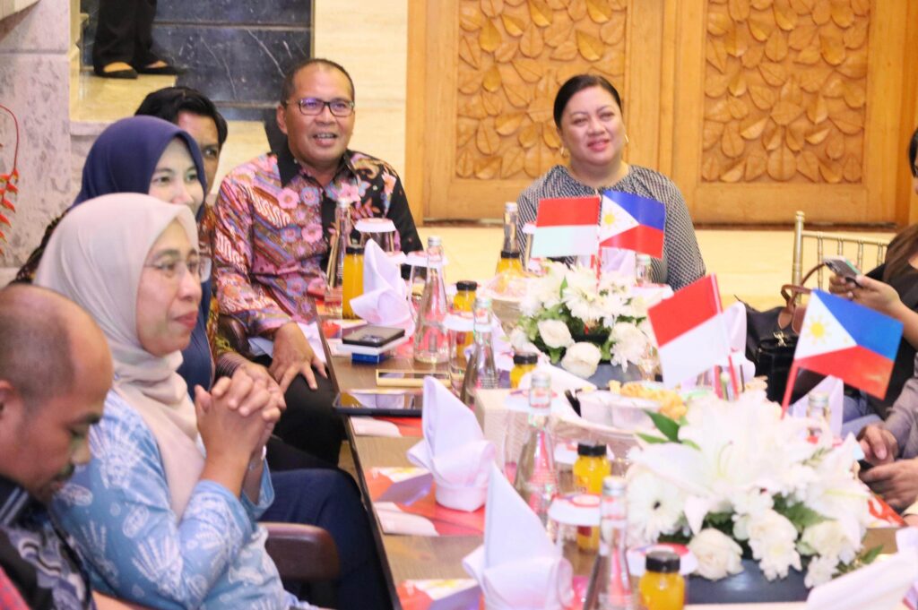 Dijamu Makan Malam oleh Wali Kota, Konjen Filipina Terkesan dengan Makassar