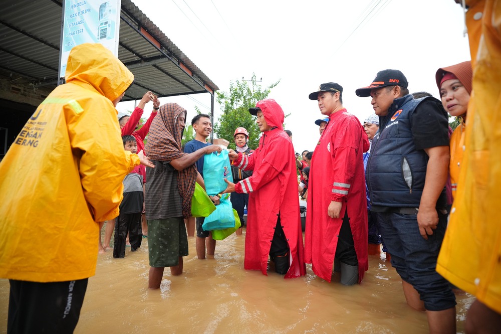 Kunjungi Lokasi Banjir di Pangkep, Pj Gubernur Sulsel Ingin Pastikan Warga Terdampak Tertangani dengan Baik