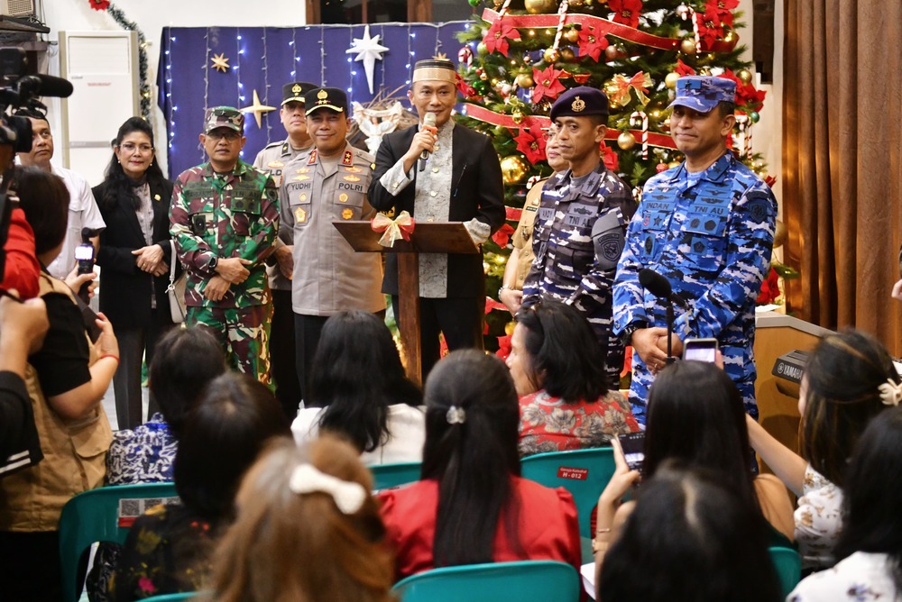 Bersama Forkopimda Pantau Misa Natal Tiga Gereja di Makassar, Pj Gubernur Sulsel Sampaikan Pesan Damai