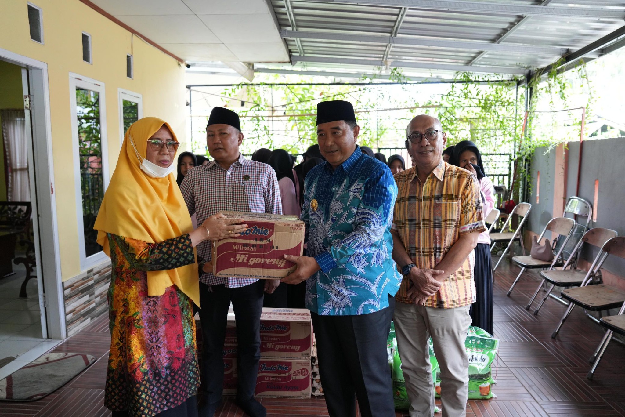 Kunjungi Panti Asuhan Campaloga Mamuju, Pj Gubernur Serahkan Bantuan Baznas Sulbar