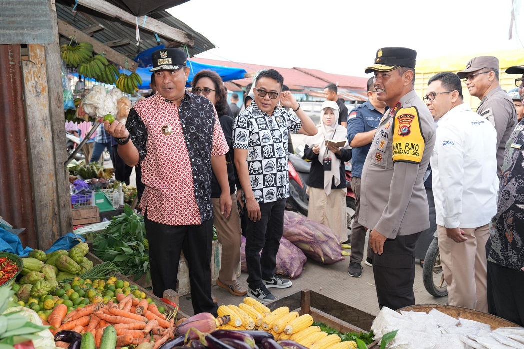 Tinjau Harga Bahan Pokok Jelang Nataru, Pj Gubernur Bahtiar Sebut Inflasi Cukup Bagus di Angka 1,18 Persen