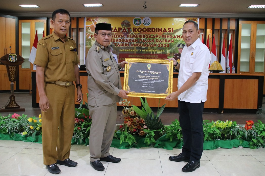 Bupati Yaumil Berikan Penghargaan kepada Kejari Pasangkayu, Atas Pemulihan Kekayaan Negara Berupa Tunggakan Pajak Daerah