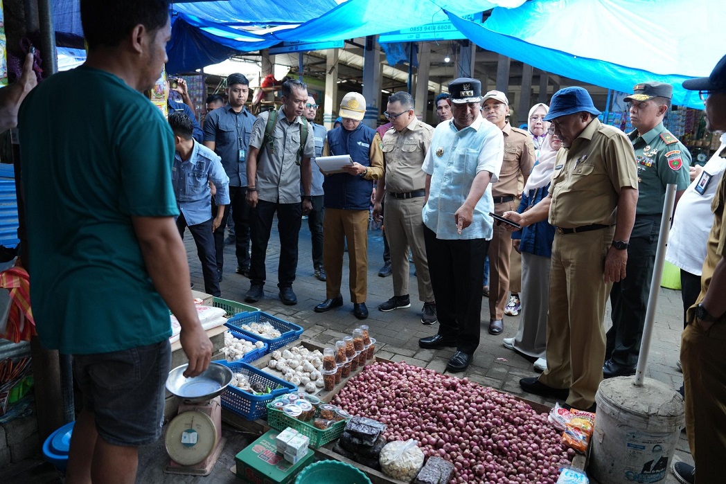 Cek Komoditi Penyumbang Inflasi, Pj Bahtiar Bersama Forkopimda Pantau Pasar di Mamuju