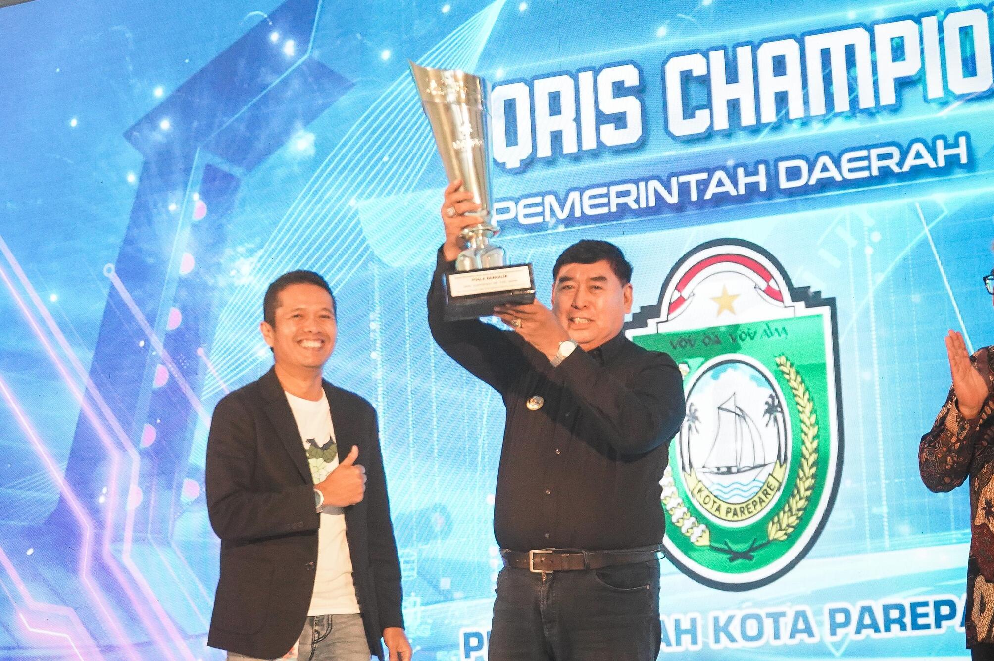 Pj Wali Kota Abdul Hayat Bawa Parepare Raih Piala Bergilir Bank Indonesia Sebagai QRIS Champion Of The Year 2024