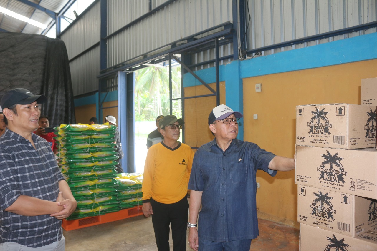 Berkunjung ke Gudang Bulog Pasangkayu, Agus Ambo Djiwa Ingin Pastikan Jalankan Tugas Menjaga Ketersediaan Pangan