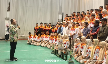 Drumband Makassar Corps Juara Umum di Bandung, Danny Pomanto Sampaikan Rasa Bangga