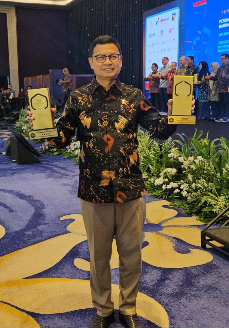 Taruna Ikrar, Kepala BPOM RI Dianugerahi Top Leader on Digital implementation 2024