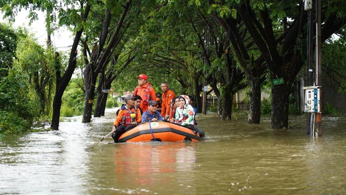 Wali Kota Danny Pomanto Janjikan Hadiah Bagi yang Bisa Atasi Banjir di Makassar