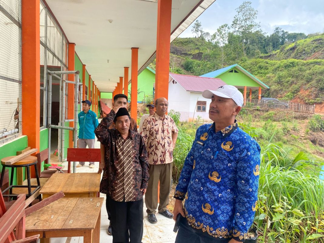 Kadisdikbud Sulbar Tinjau Sekolah Rusak Akibat Longsor di Mamasa