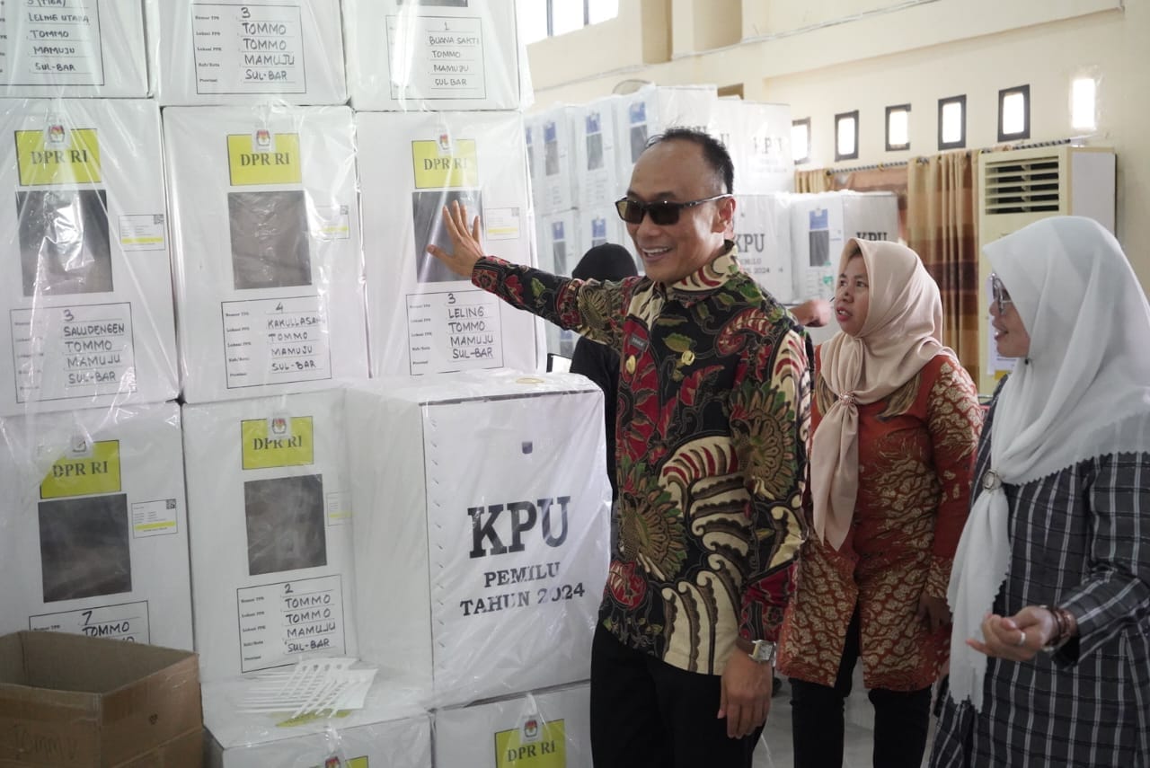 Jelang Pemilu 2024 Pj Gubernur Kunjungi Kantor KPU Mamuju, Nyatakan Semuanya Sudah On The Track