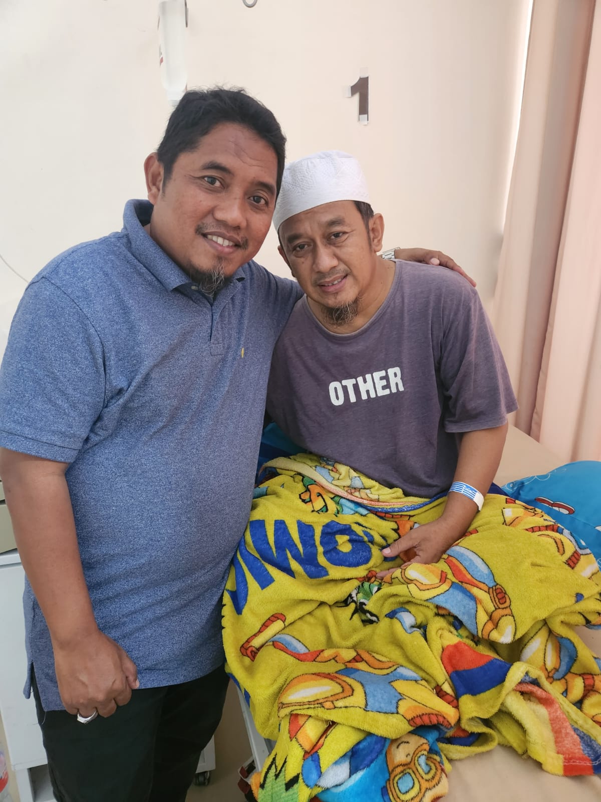 Jusvari Genda Sempatkan Jenguk Warga Sakit di 2 RS, Melayat ke Rumah Duka Warga Meninggal