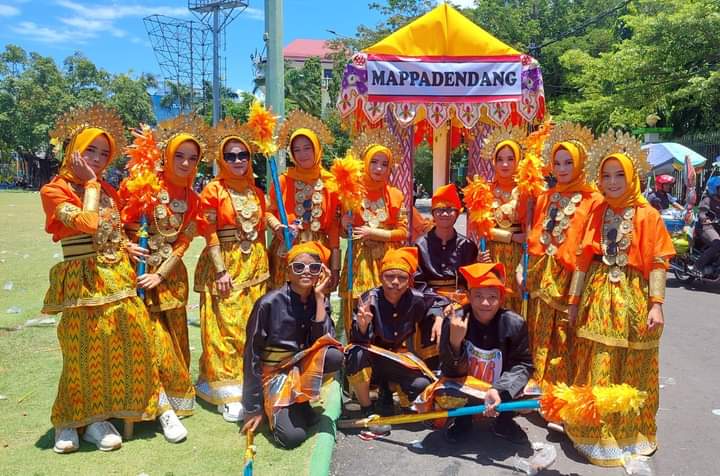 Mappadendang SMPN 10 Parepare Memukau di Pekan Kebudayaan Daerah 