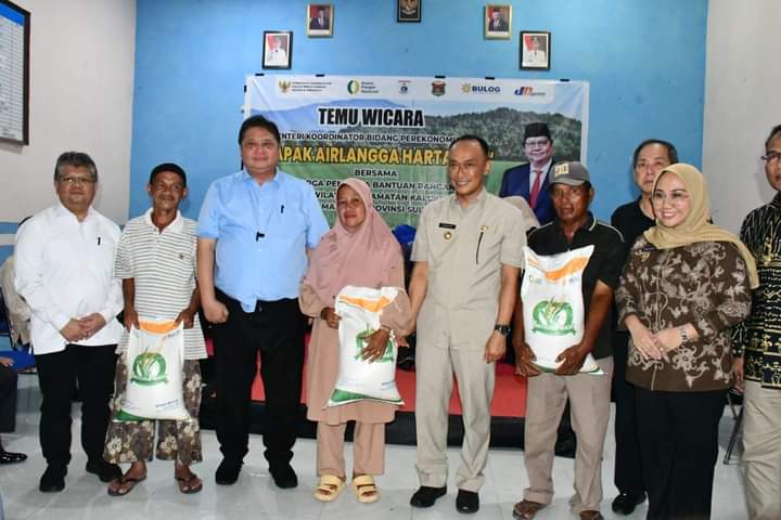 Pj Gubernur Sulbar Dampingi Menko Perekonomian Lakukan Temu Wicara, Sekaligus Penyaluran Bantuan Pangan CBP