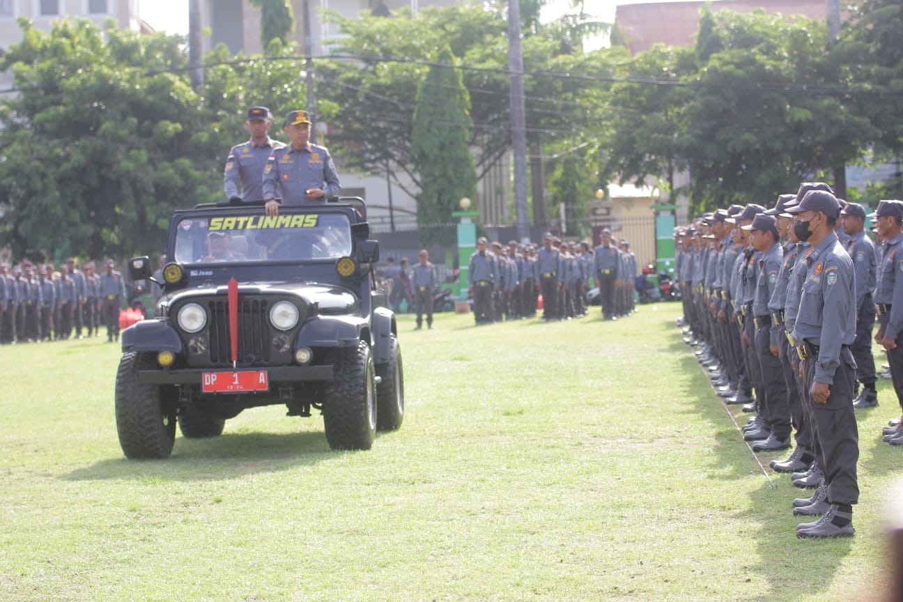Pj Wali Kota Parepare Kukuhkan 790 Anggota Satlinmas, Ingatkan Garda Terdepan Jaga Keamanan dan Ketertiban Masyarakat