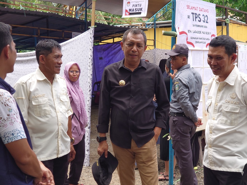 Pj Wali Kota Parepare Gunakan Hak Pilih di TPS 5 Lapadde, Harap Pemilu Aman dan Lancar