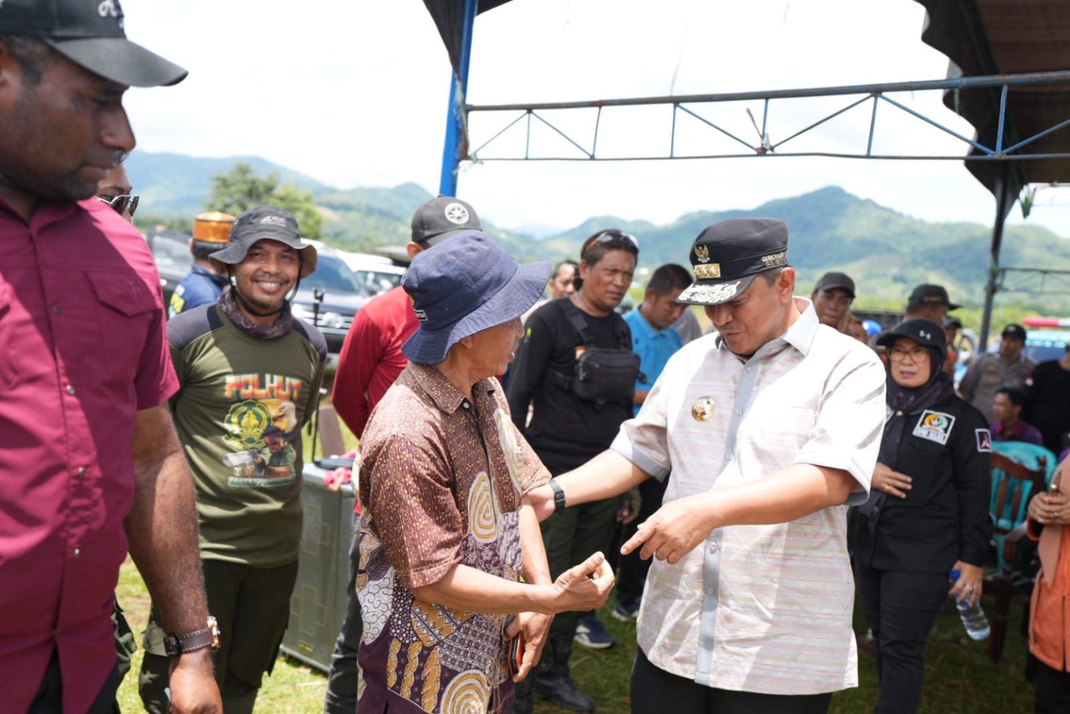 Lakukan Penanaman Sukun di Luwu, Pj Gubernur Sulsel Sekaligus Serahkan Bantuan untuk Korban Longsor