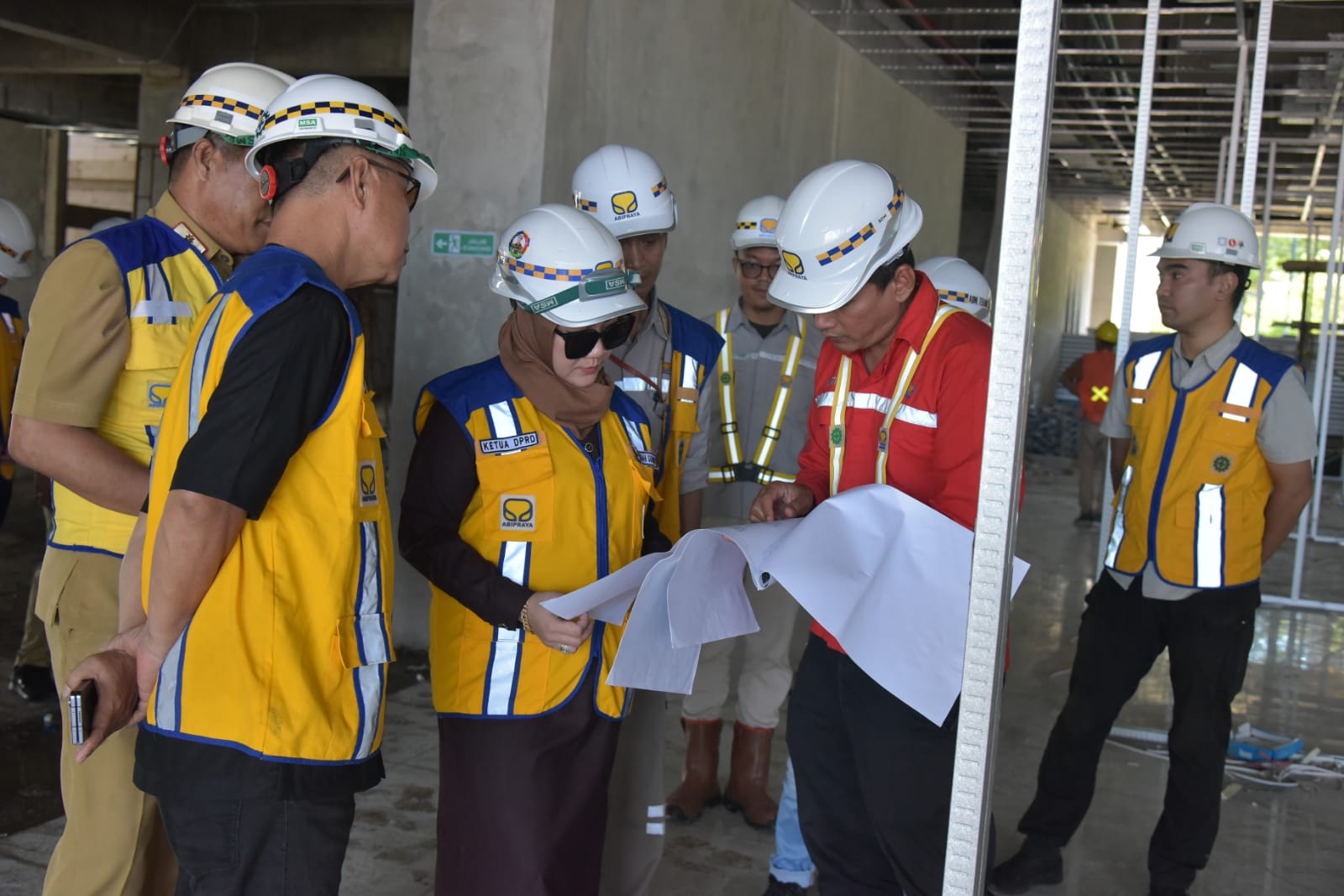 Hamzih dampingi Ketua DPRD dan Ketua Komisi II lakukan Monitoring, Untuk Pastikan pengerjaan Pembangunan Gedung DPRD Tepat Waktu