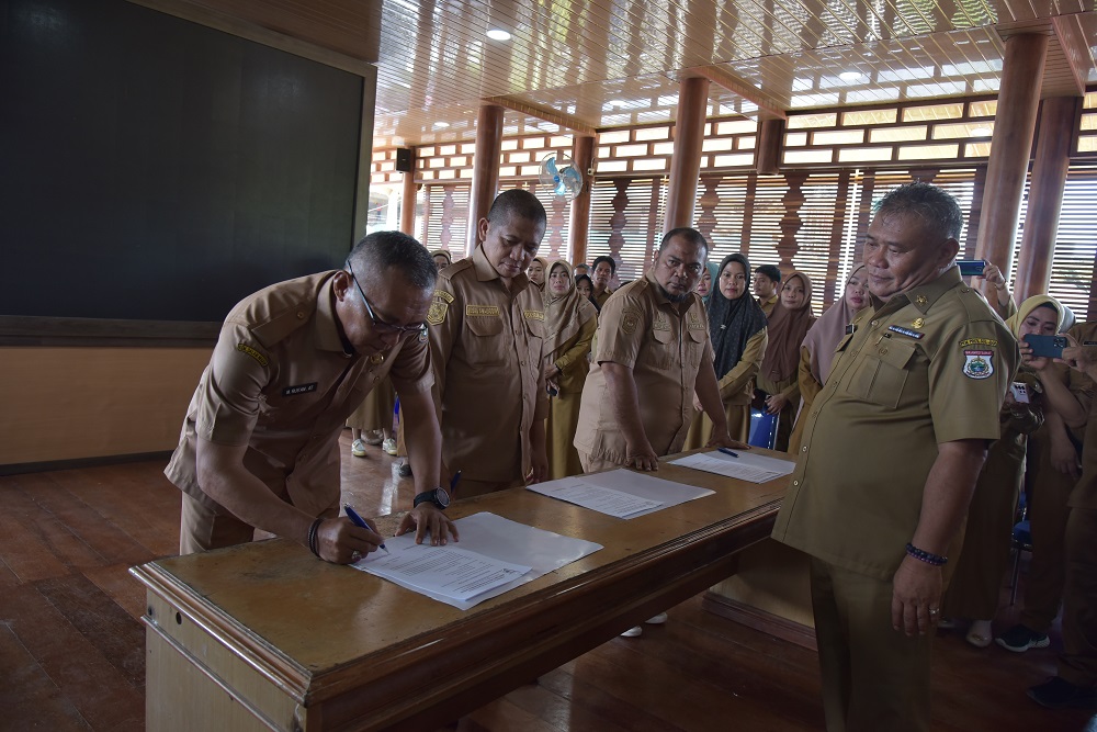 Sekretariat DPRD Sulbar Laksanakan Penandatanganan Pakta Integritas dan Perjanjian Kinerja Tahun 2024