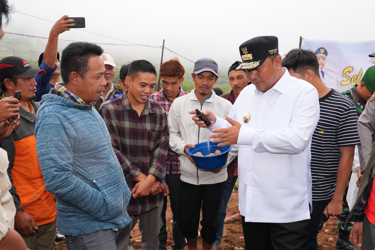Tanggapi Keluhan Masalah Modal Petani di Malino, Pj Gubernur Bahtiar Telepon Bank Sulselbar untuk Salurkan KUR 