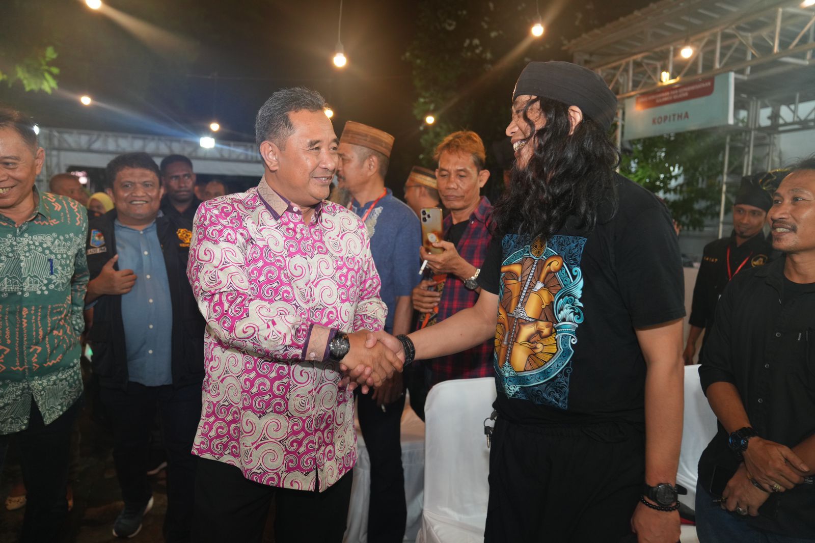 Pj Gubernur Bahtiar Serahkan Penghargaan ke Puluhan Komunitas Bilah Pusaka di 24 Kabupaten/Kota